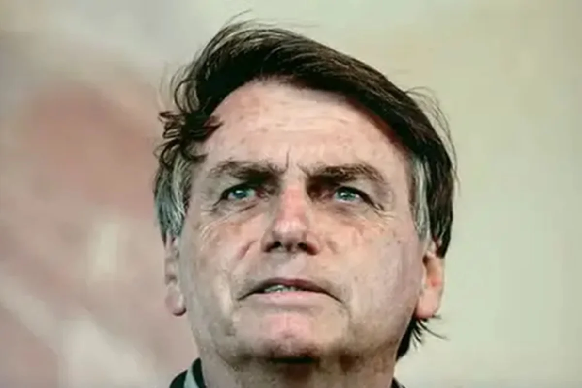 Ex-presidente Jair Bolsonaro flagrado com pistola 9mm e militar do Exército para conserto durante prisão domiciliar