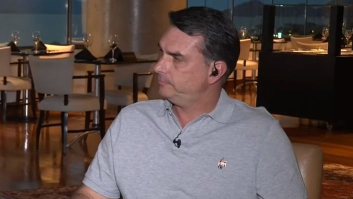 Flávio Bolsonaro propõe reduzir ministérios federais