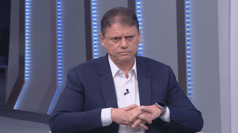 Tarcísio reconhece sucateamento histórico na Sabesp e defende plano de investimentos