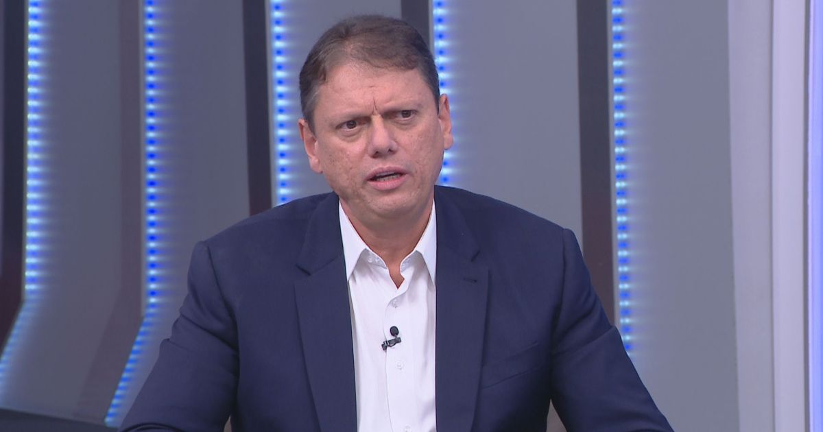 Tarcísio admite erro e declara apoio ao uso de câmeras corporais na PM de São Paulo
