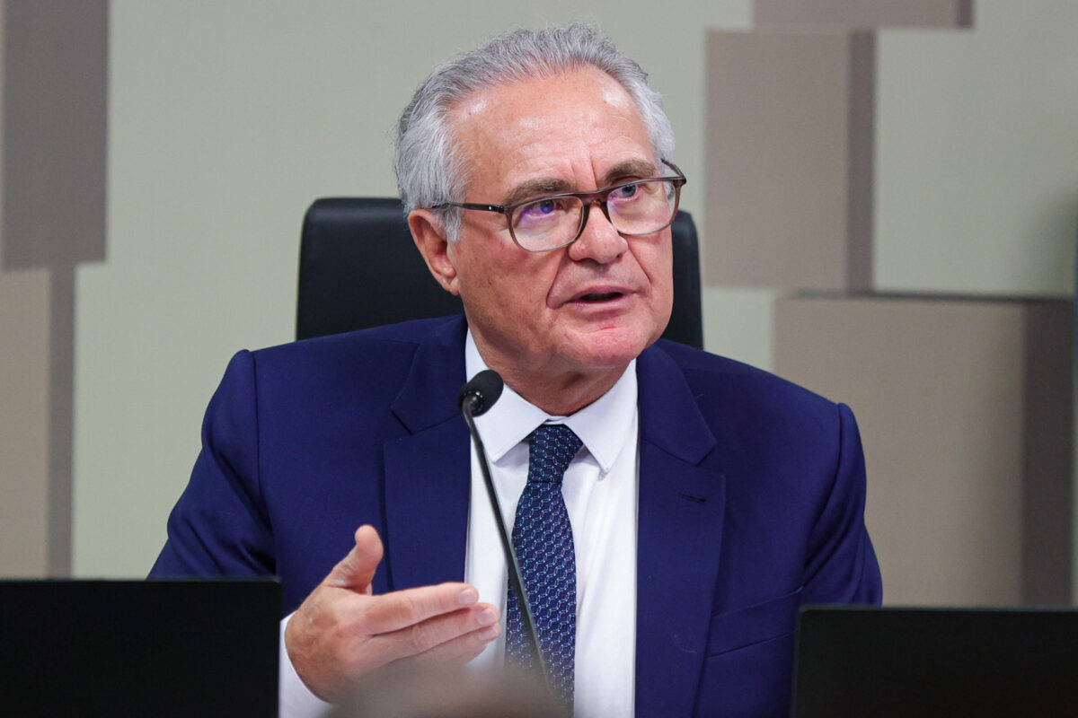 Renan Calheiros trava sabatina de indicado à CVM por condição a Lula