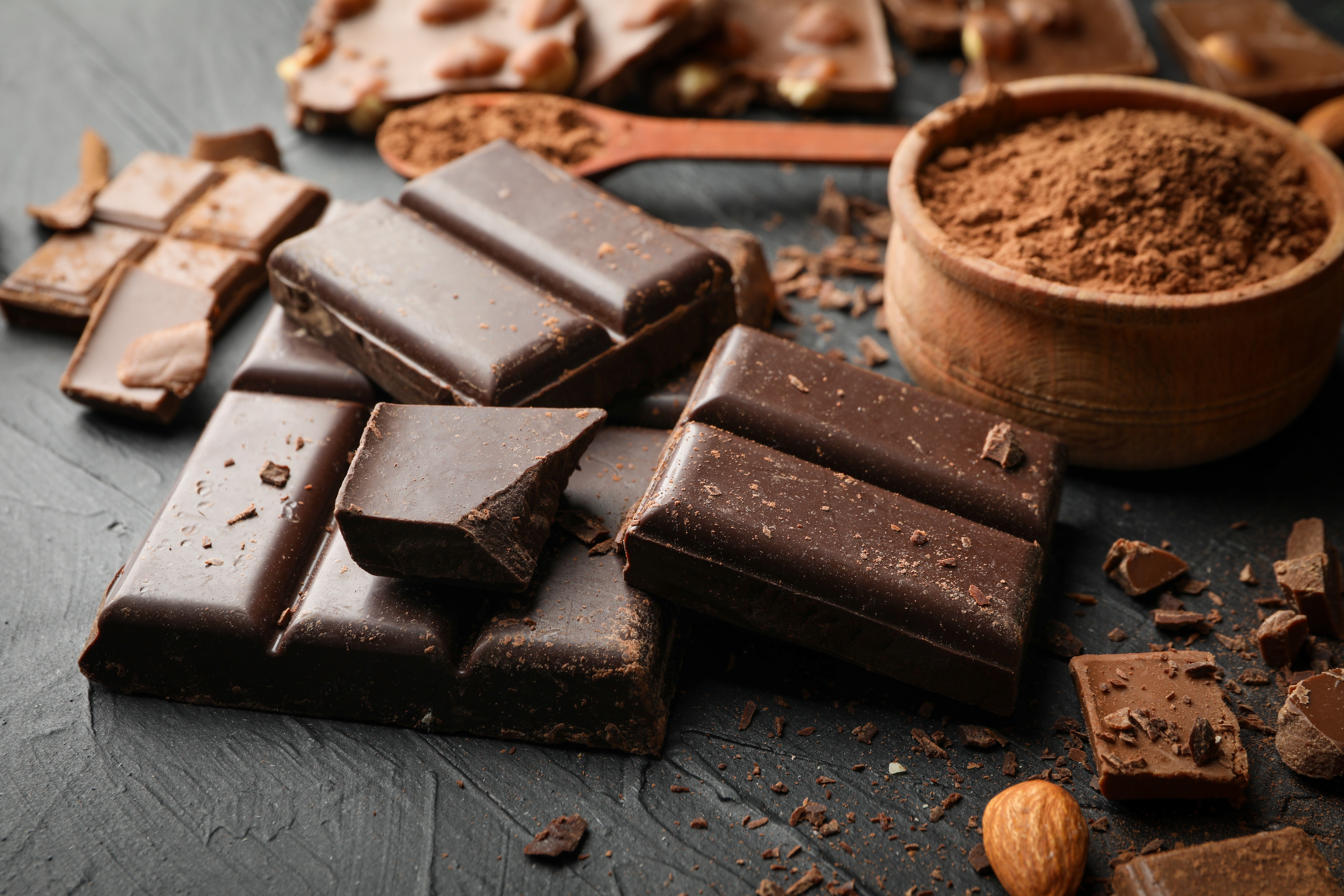 A ciência por trás do chocolate que resiste ao calor sem perder a textura