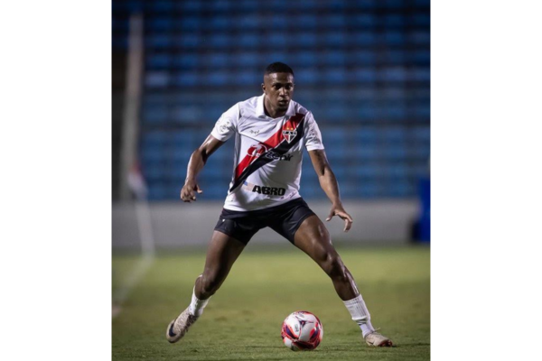 ABC anuncia contratação do volante Ramires, de 27 anos, para a Série D