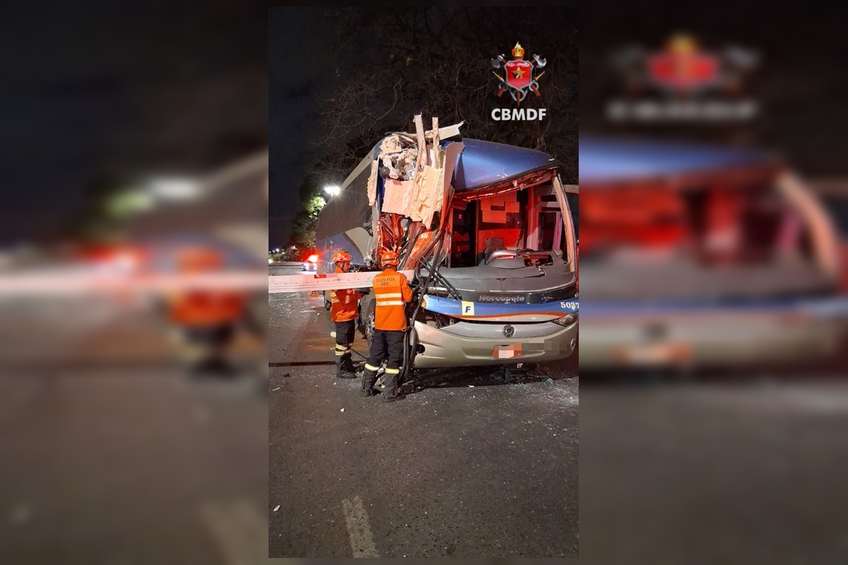 Acidente na EPIA: ônibus de turismo e caminhão colidem, deixando três feridos