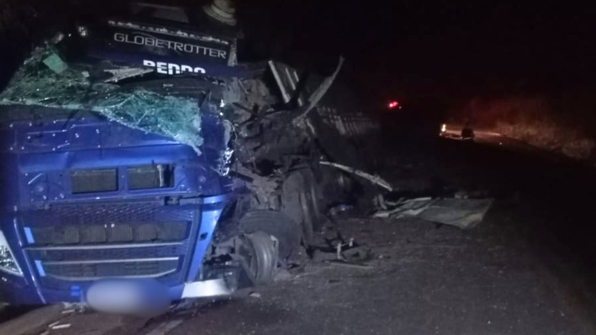 Batida entre carretas na MGC-455 causa uma morte em Campo Florido