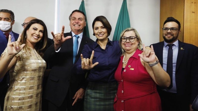 Michelle Bolsonaro defende pauta da comunidade surda e rebate críticas por elogio ao governo Lula