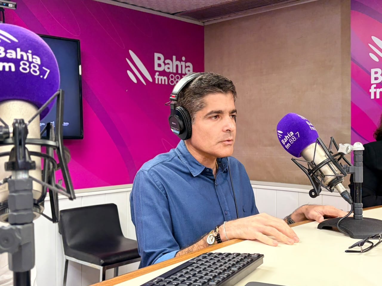 ACM Neto promete reajuste salarial a policiais se eleito na Bahia