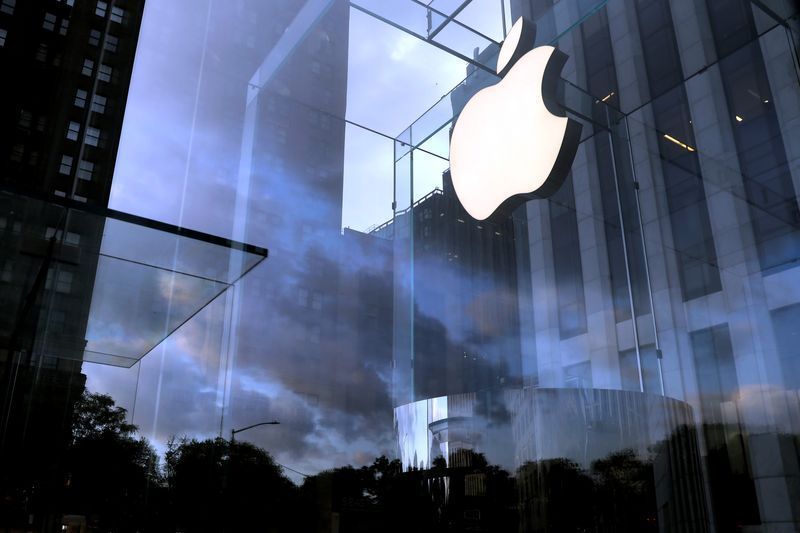 Resultados da Apple animam mercado antes de troca de CEO