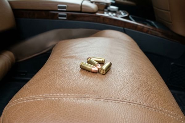 Homem condenado por porte ilegal de arma em carro de luxo na zona Sul de Natal
