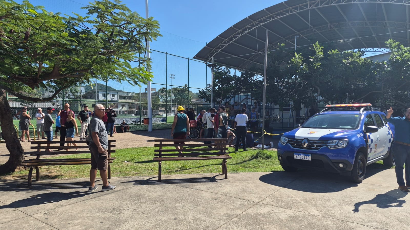 Adolescente de 14 anos é morto a tiros em praça de Vitória