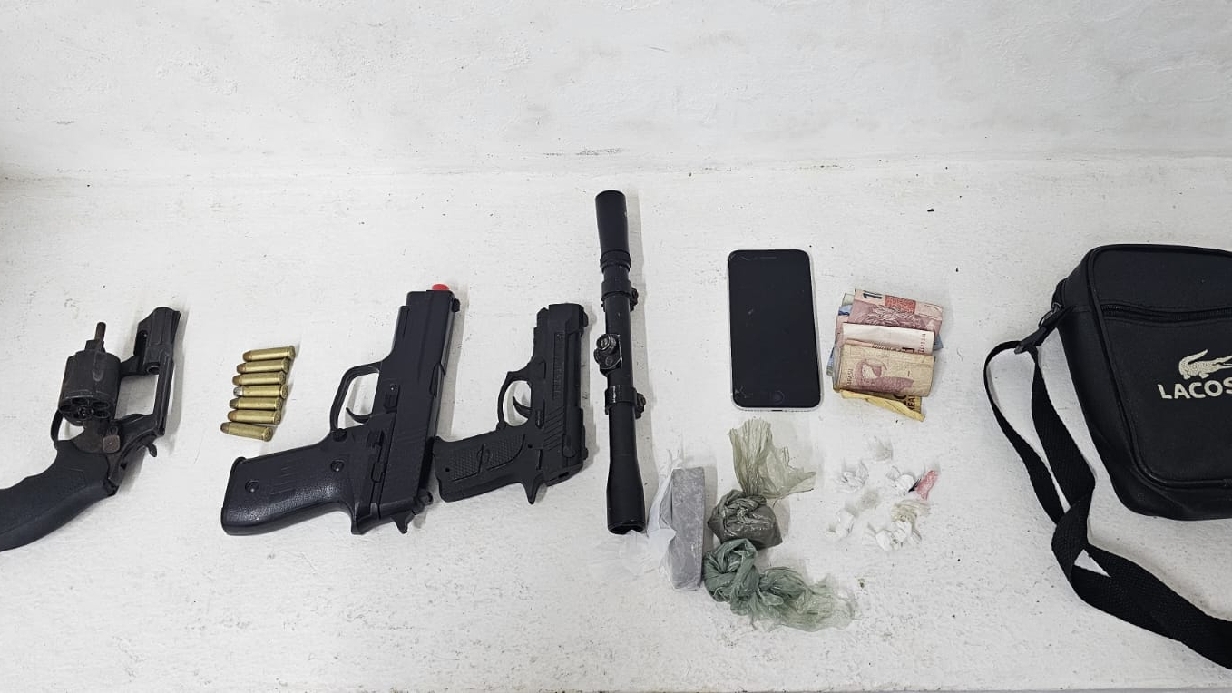 Polícia Militar e Civil apreendem adolescente com arsenal e drogas em Parelhas