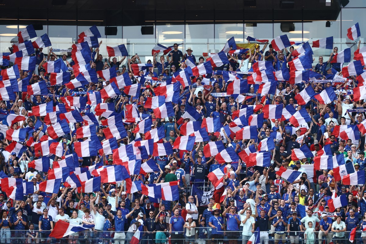 Adolescente de 17 anos morre após acidente em comemoração da França na Copa do Mundo
