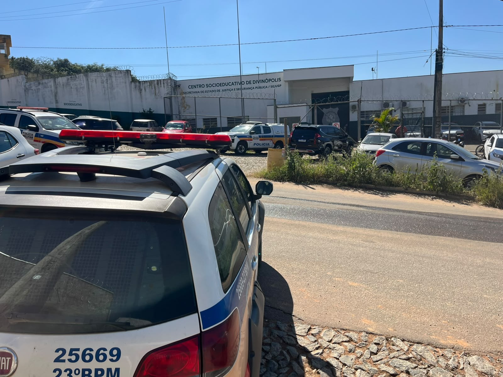 Adolescentes agridem agentes em unidade do Centro Socioeducativo de Divinópolis