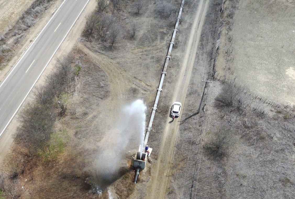 Caern suspende abastecimento em sete cidades do RN por vazamento na Adutora Arnóbio Abreu