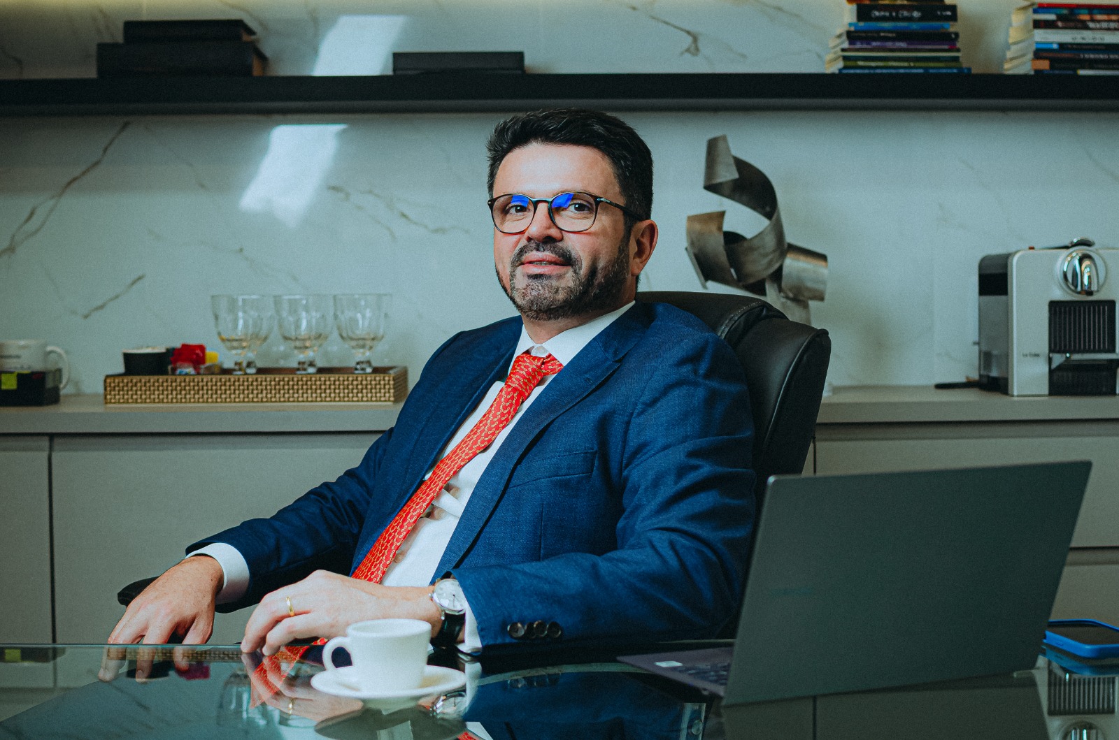 Advogado Alexandre Teixeira elabora projeto para alertar municípios sobre restrições financeiras
