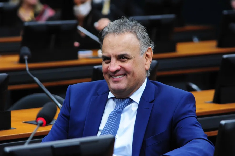Aécio Neves retira candidatura à Presidência e PSDB não terá nome em 2026