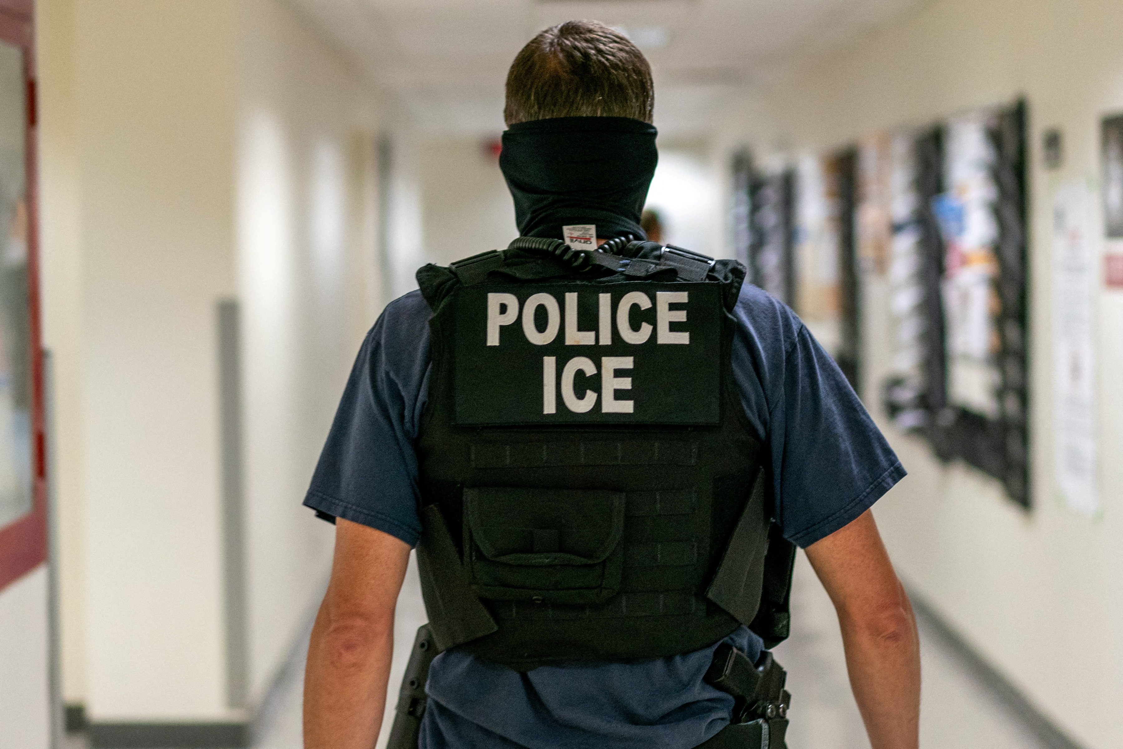 Agentes do ICE serão equipados com câmeras corporais até o fim de agosto