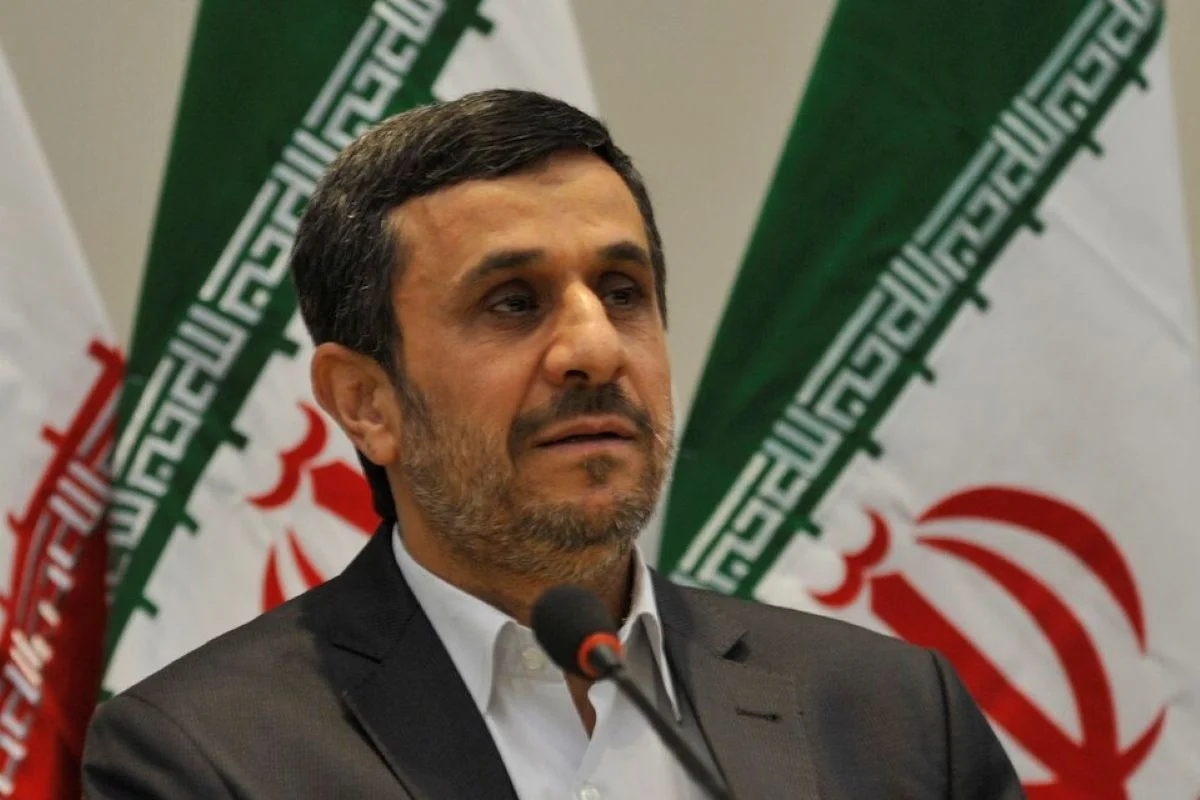 Mahmoud Ahmadinejad é mantido em prisão domiciliar por supostos contatos com o Mossad