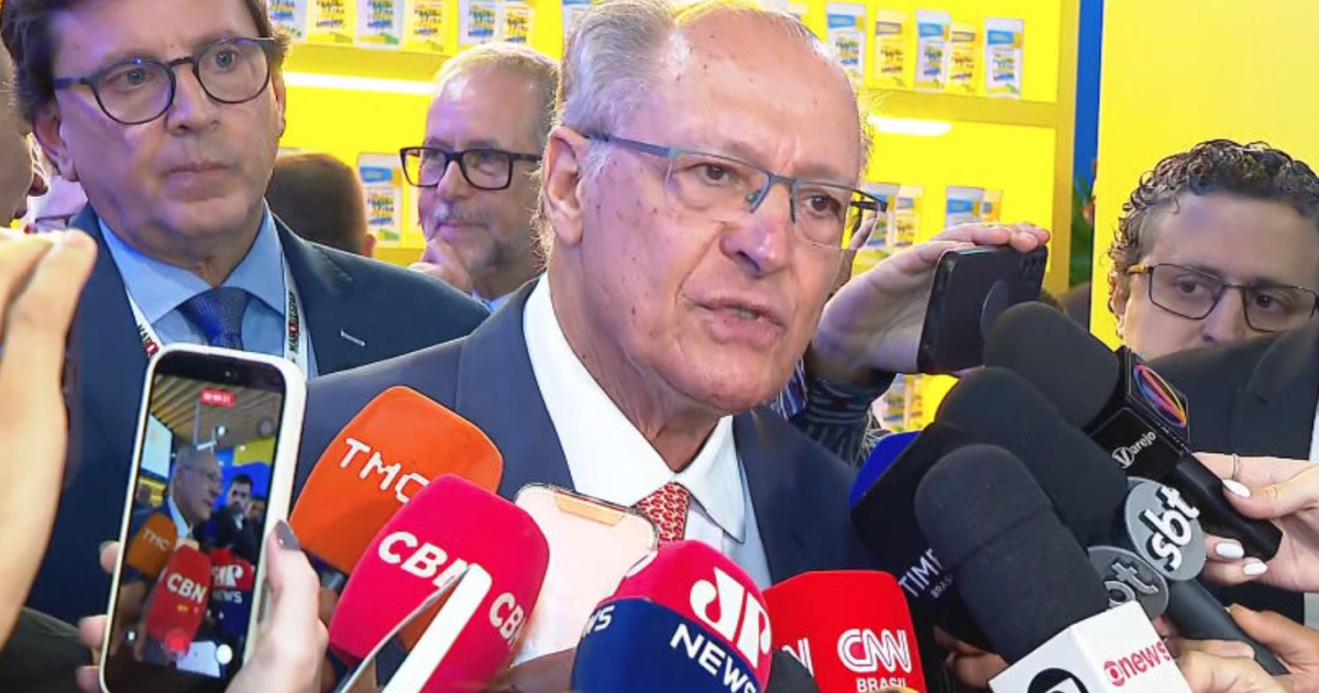 Governo brasileiro busca evitar tarifas dos Estados Unidos, anuncia Geraldo Alckmin