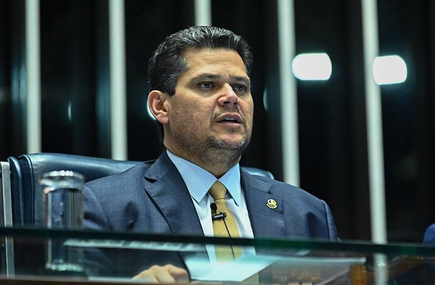 Davi Alcolumbre cogita restringir reunião sobre PEC do fim da escala 6x1 diante de pressão