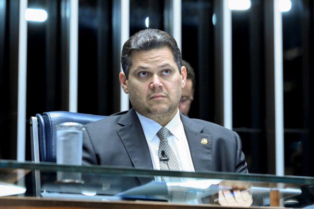Alcolumbre busca Lula para reativar aliança e avançar pautas cruciais