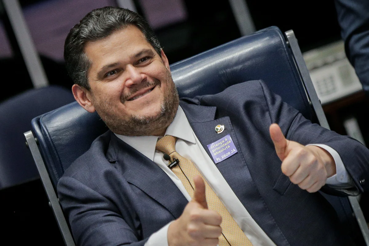 Davi Alcolumbre busca reaproximação com Lula no Senado após tensões