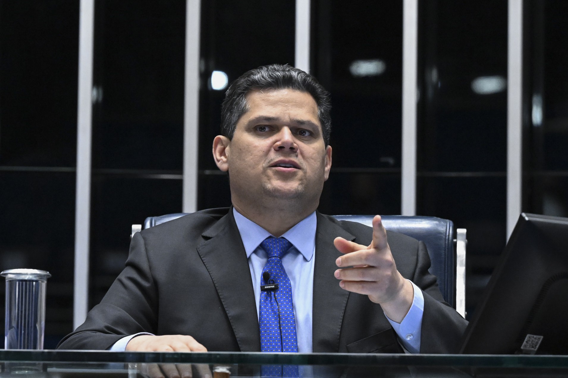 Davi Alcolumbre propõe fim imediato da escala 6x1 e redução da jornada sem transição