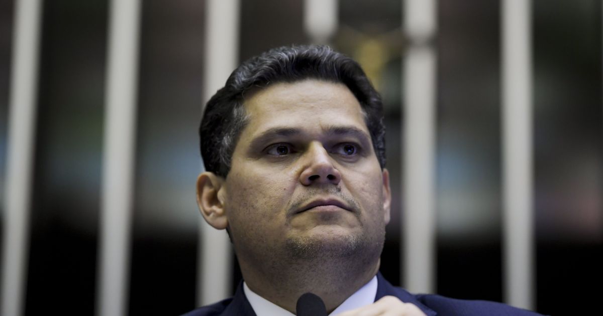 Davi Alcolumbre pauta PEC para aposentadoria especial de agentes de saúde, com impacto fiscal de R$ 28 bilhões