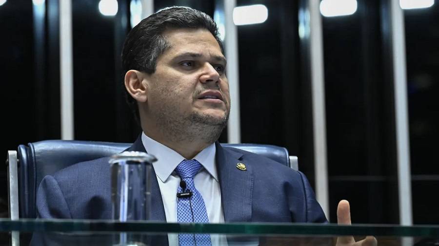 Davi Alcolumbre usa impeachment do STF por apoio no Senado
