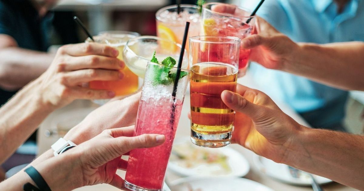 Estudo inédito liga álcool a risco de demência mesmo em doses baixas