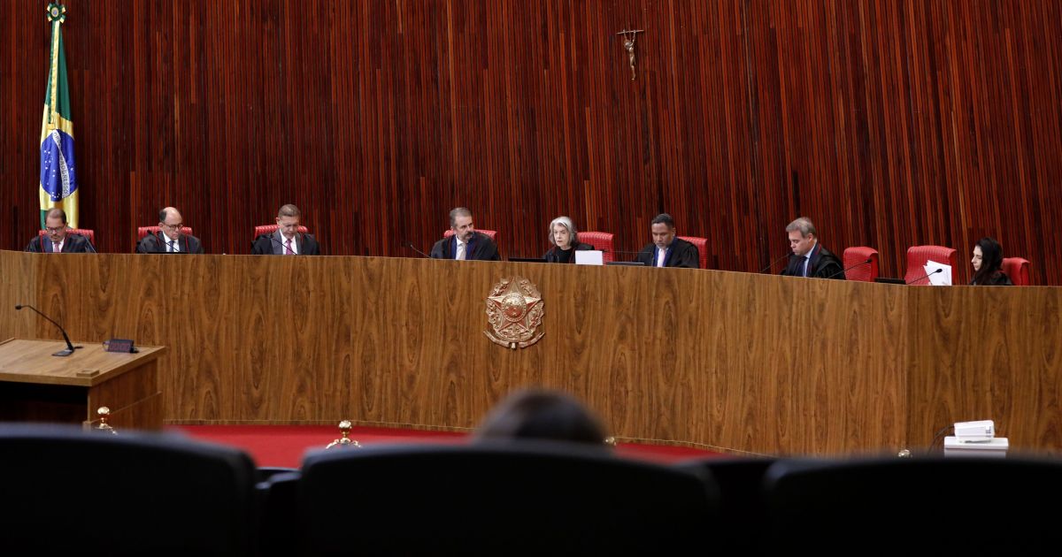 TSE empossa Kassio e Mendonça e garante nomes de Bolsonaro e Dilma