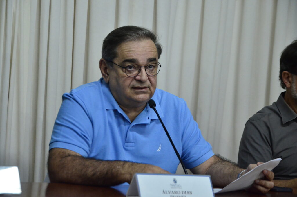 Álvaro Dias defende Hospital Municipal São Padre Pio, inaugurado sem funcionamento pleno