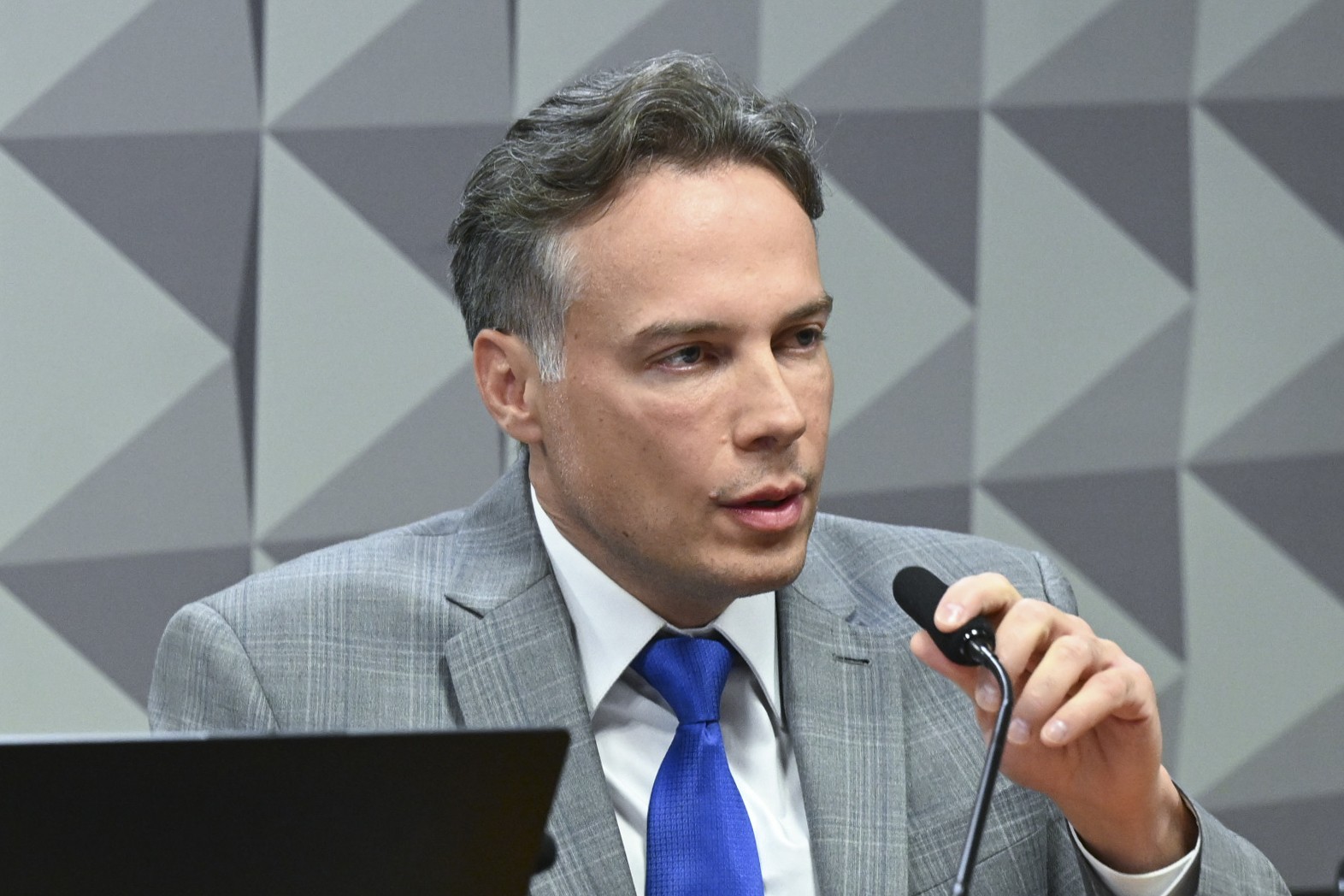 Américo Monte Júnior, alvo de operação contra fraudes em aposentadorias, recebeu auxílio emergencial na pandemia