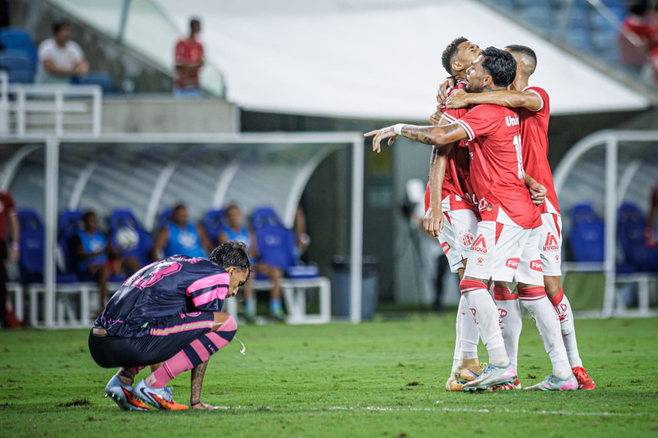 América atropela Laguna por 5 a 0 e mira liderança da Série D