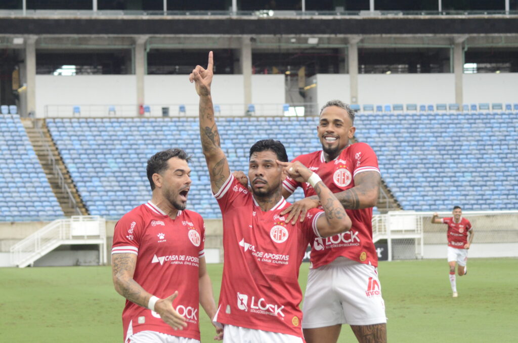 América-RN goleia Laguna e retoma liderança na Série D