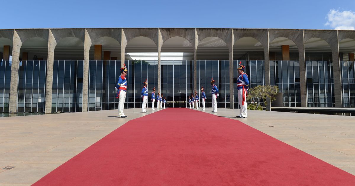 Brasil precisa se adaptar na disputa entre grandes potências