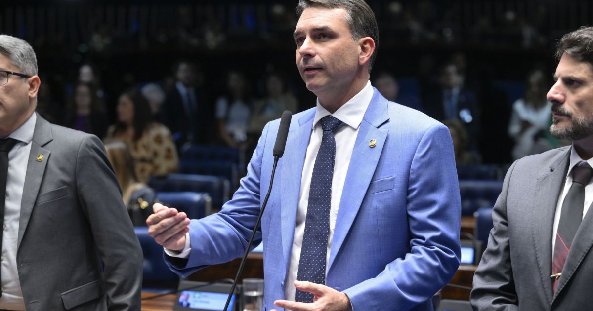 Crise com Michelle Bolsonaro desafia campanha de Flávio Bolsonaro; governo enfrenta desgaste com caso Jaques Wagner