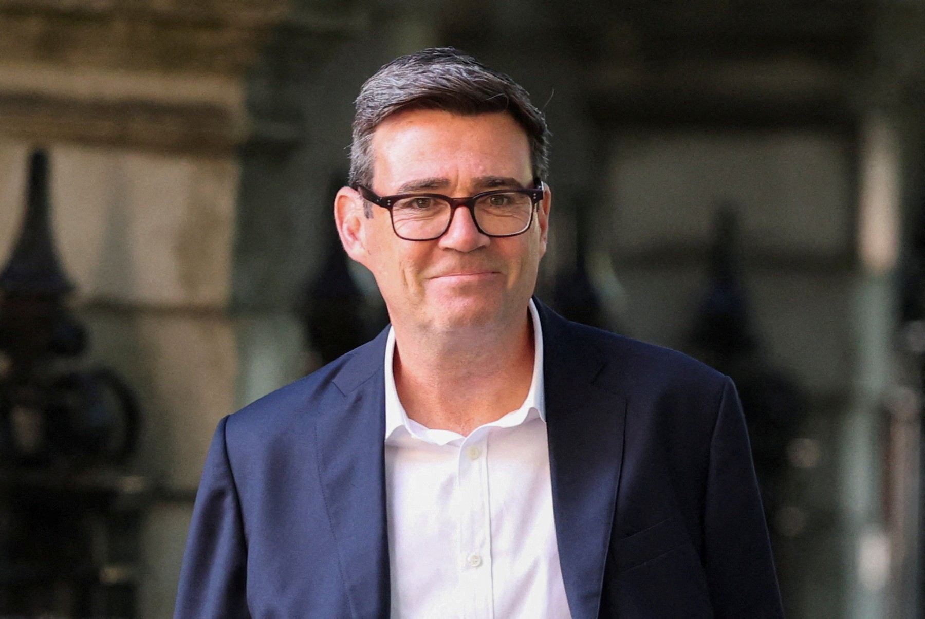 Andy Burnham consolida maioria no Parlamento para liderar o Reino Unido
