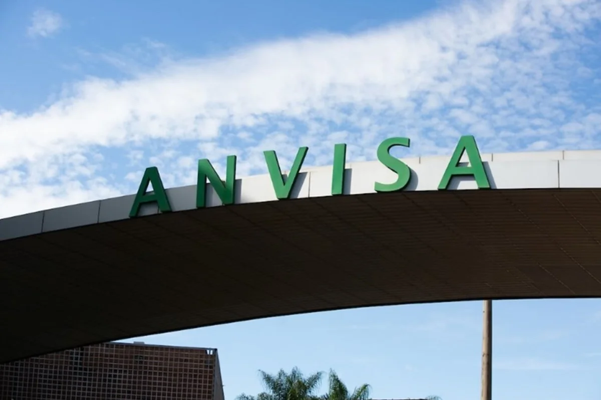 Anvisa proíbe lotes de limpador de pisos Limpash e antimofo da Eucatex