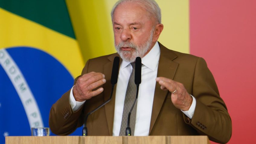 Lula impulsiona Petrobras com R$ 37 bilhões em São Paulo