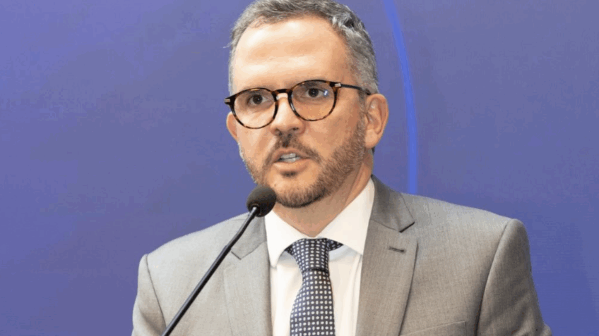 Ministro Tomé Franca presta contas à Câmara sobre túnel Santos-Guarujá