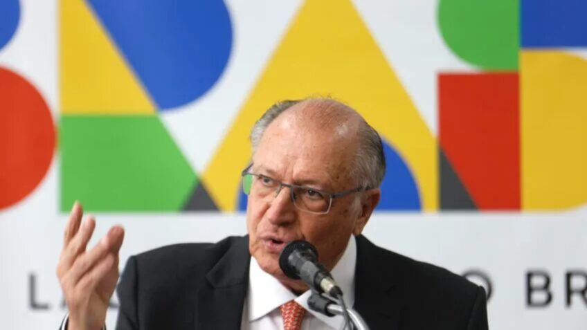 Grupo Esfera realiza 5º Fórum com políticos e empresários no Guarujá