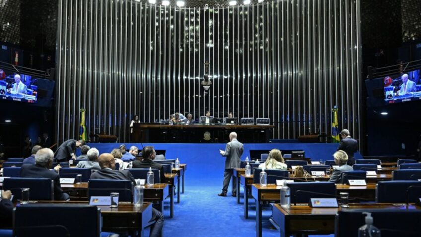 Senado vota piso de R$ 5.130 para professores da educação básica