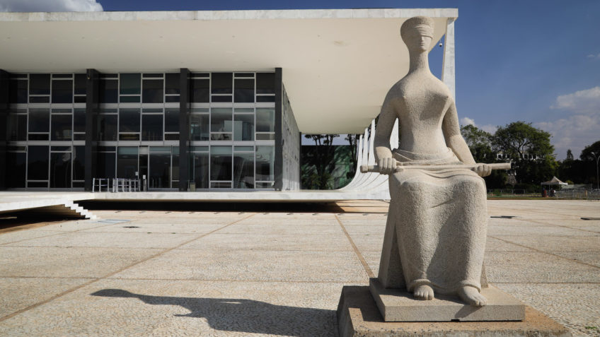 STF julga equidade salarial e amplia Lei Maria da Penha