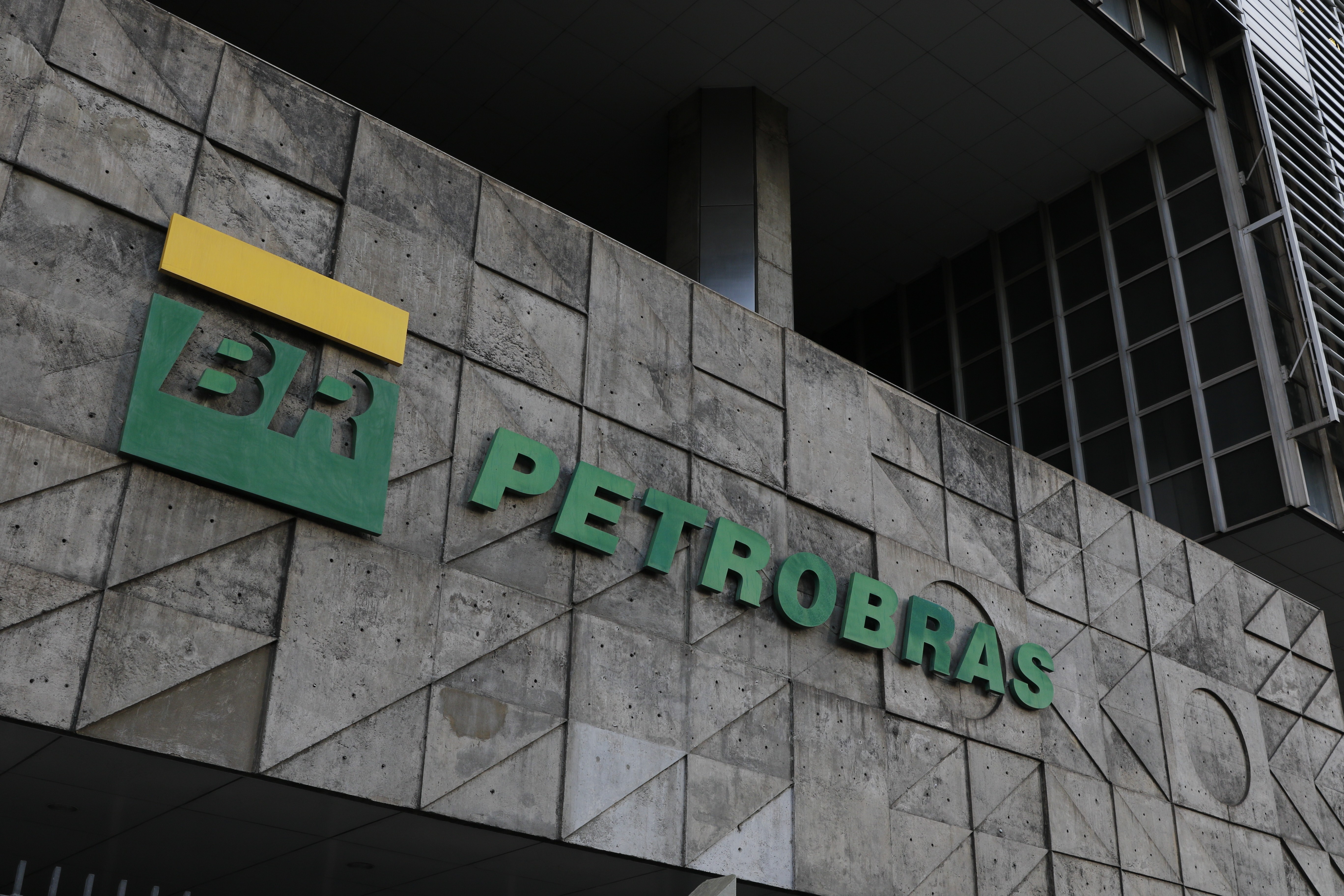 Estatais federais lucram mais em 2025, mas Correios registram prejuízo recorde