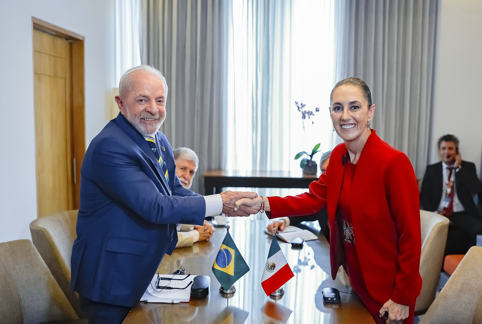 Lula e Sheinbaum reforçam parceria em meio a alertas sobre protestos no México
