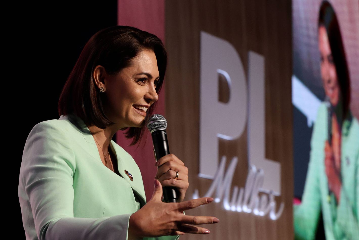 Michelle Bolsonaro afirma que política para educação de surdos foi elaborada no governo Bolsonaro