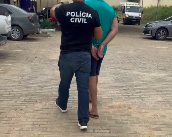 Polícia Civil prende homem por agredir companheira e filha em Caicó