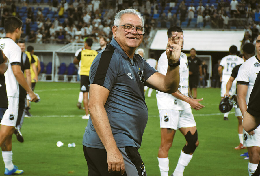 Após acesso, técnico Waguinho Dias mira título nacional pelo ABC