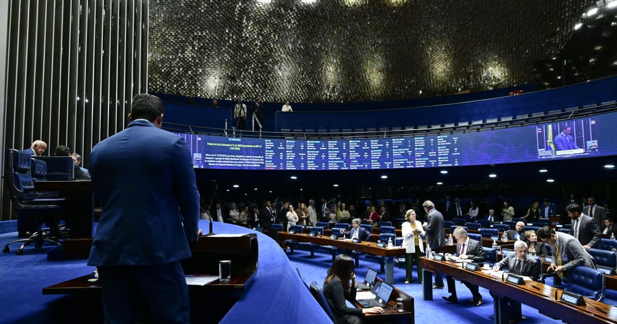 Senadores definem rumos eleitorais com recorde de busca por reeleição